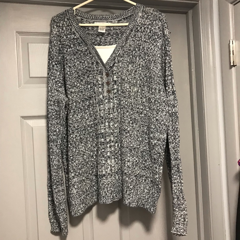 Black/White Knit Top. MUST BUNDLE
